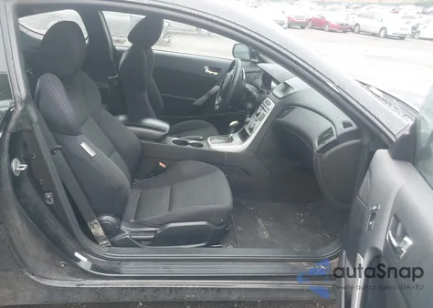 2010 Hyundai Genesis 2.0T z USA, uszkodzony, nr VIN KMHHT6KD7AU028056